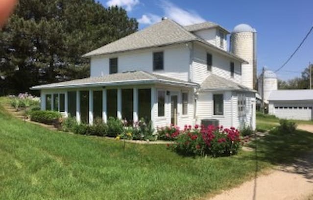 Hartington House | FarmHouse Inn: Country shelter, fast wifi for work
