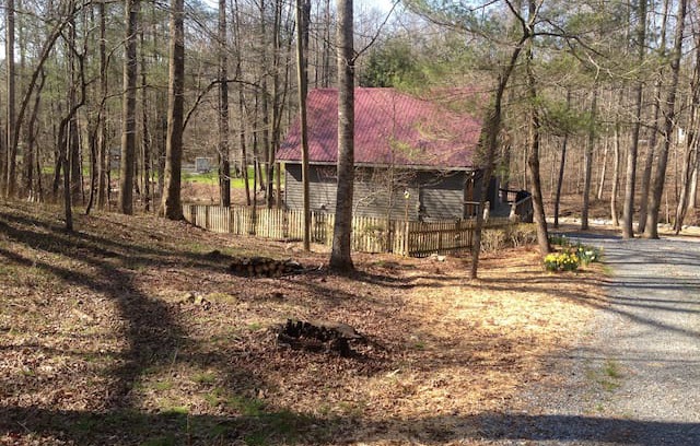 Ellijay Cabin | The Hemlock Cabin with Creek