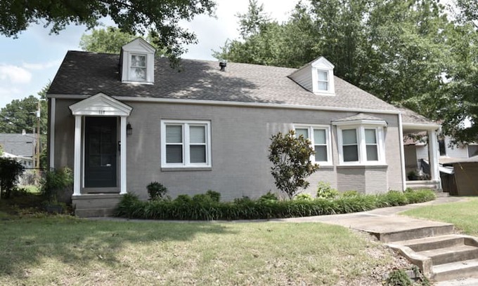 Jackson House | *Welcome Home 4 Awhile!* One Bedroom Apartment