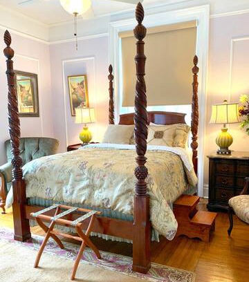 Oswego Bed & Breakfast | Merriam Vincent Guest House Tuscan Room