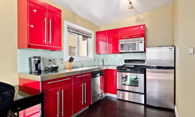 Beltline Apartment | The Best Budget Suite- Zen Lofts