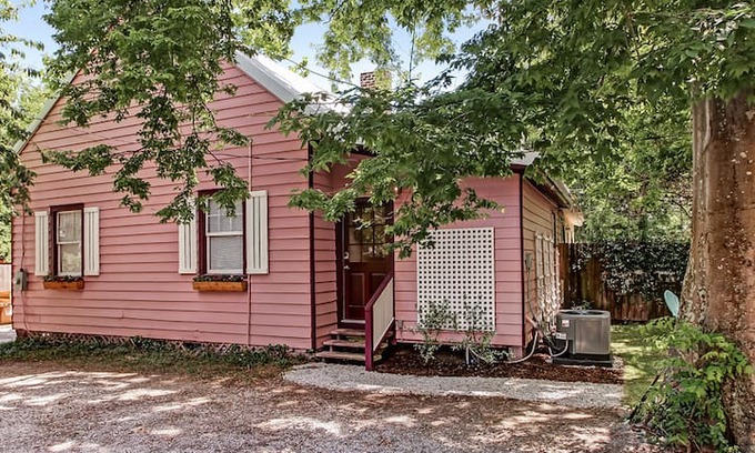 Dixon Park Cabin | Orchid Cottage at Forsyth Park- Victorian District
