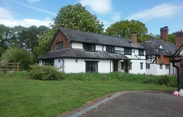 Pulborough Cabin | Redlands cottage self check in!