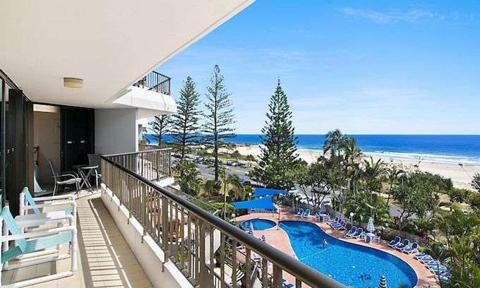 Currumbin Apartment | Rocks Resort 4E - Currumbin Beachfront