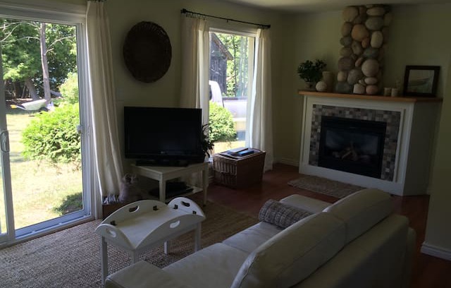 Ashfield-Colborne-Wawanosh Cabin | Moody’s Cosy Cottage overlooking Lake Huron
