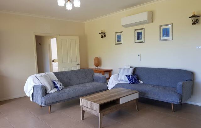 Allestree House | Graceland - Direct Beach Access with Boat parking