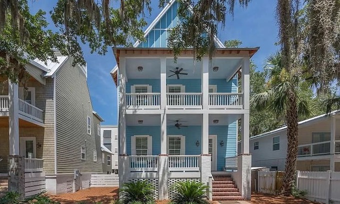 Saint Simons Island Villa | Canopy Villa - Walking distance to the beach