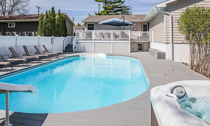 New Buffalo House | The Whit Pool House - New Buffalo