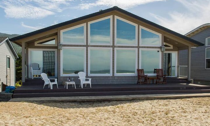 Rockaway Beach House | A true gem right on the sand with oceanfront views of Rockaway Beach, Oregon!