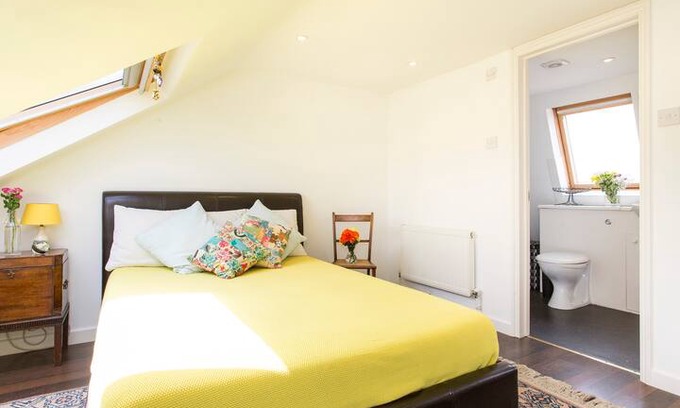 Hammersmith and Fulham Apartment | Warm and welcoming 2 bedroom flat in Fulham