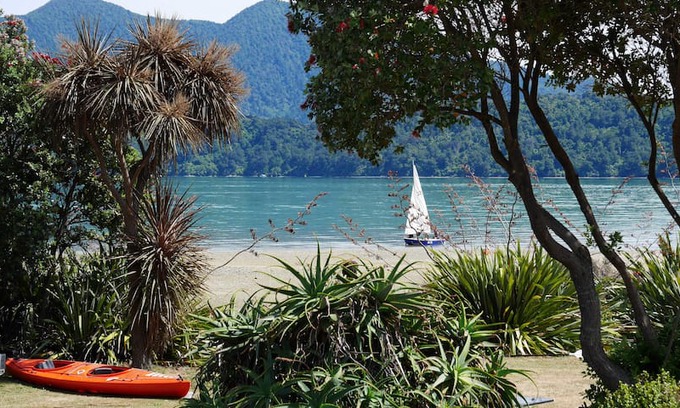 Mahau Sound Cabin | Ohingaroa Bay Cabins at the beach