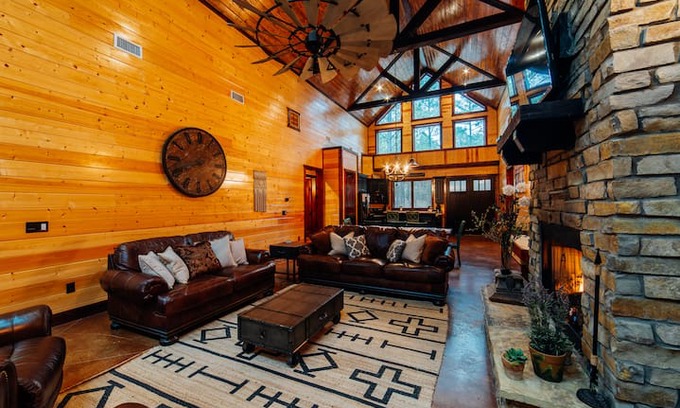 Hochatown Cabin | Stone Hollow Luxury 4 Bedroom Single Story cabin Walking Distance to Pine Hill Fishing Pond.