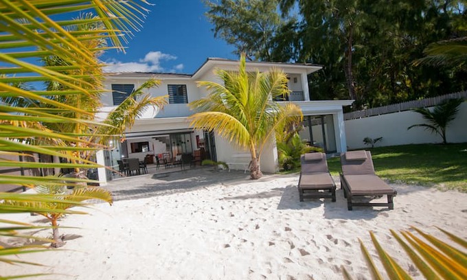 Pointe D'esny House | VILLA LE BONHEUR ON PARADISE BEACH