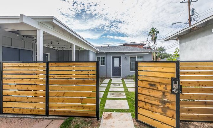 Willo House | Wanderlust Guesthouse - Close to Lightrail