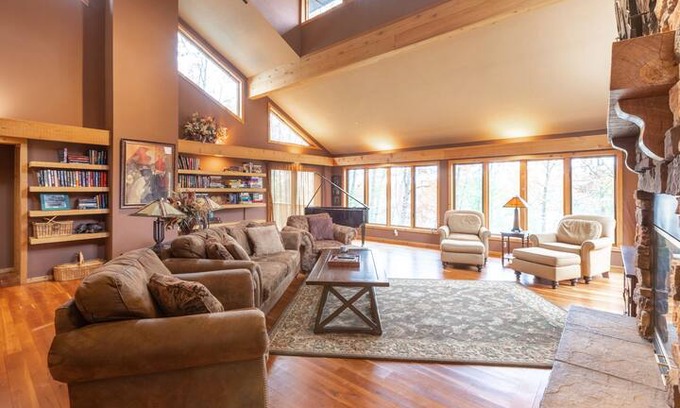Comstock Cabin | Gorgeous Pipe Lake Retreat: Wooded, Spa, Sleeps 10
