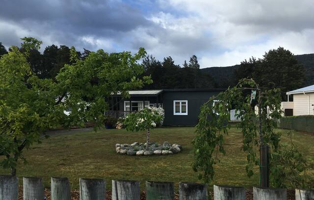 Manapouri House | Alirra's View Manapouri