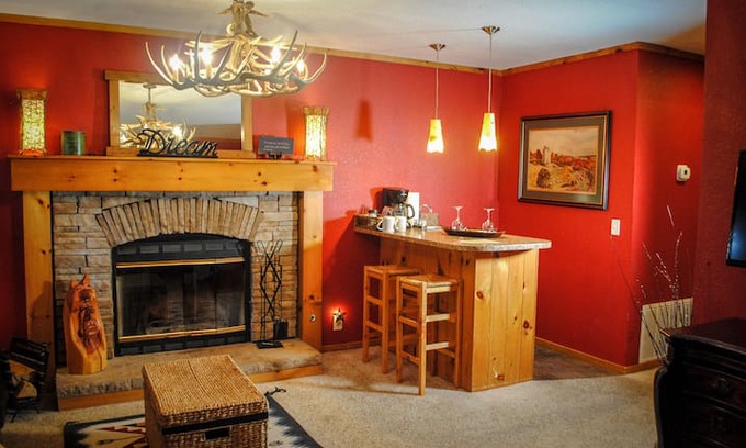 Timbercreek Canyon Bed & Breakfast | Starlight Canyon Bed & Breakfast Aspen Cabin