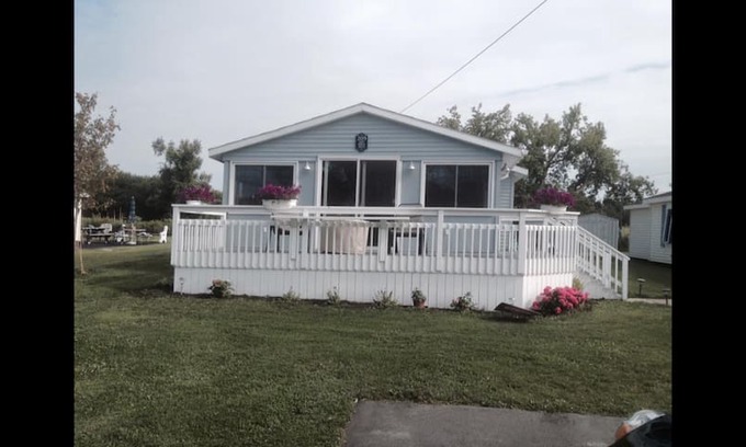 Sackets Harbor Cabin | Summer home on Morgias Beach !