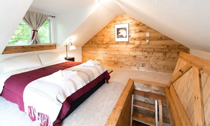 Sidney House | Sidney Bird House Guest Suite