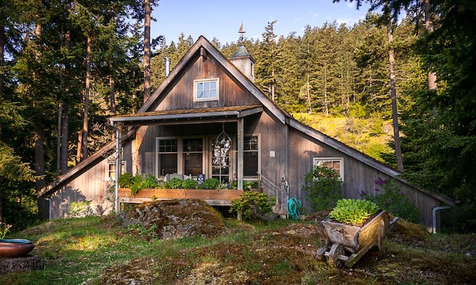 West Sound Cabin | Cottage-in-the-Barn on Dragonfly Farm