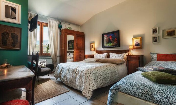San Gimignano Cabin | Maggie's Million Dollar View - Room "Menta"