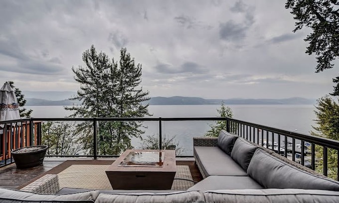 Central Okanagan Cabin | Waterfront cottage at Secret Point