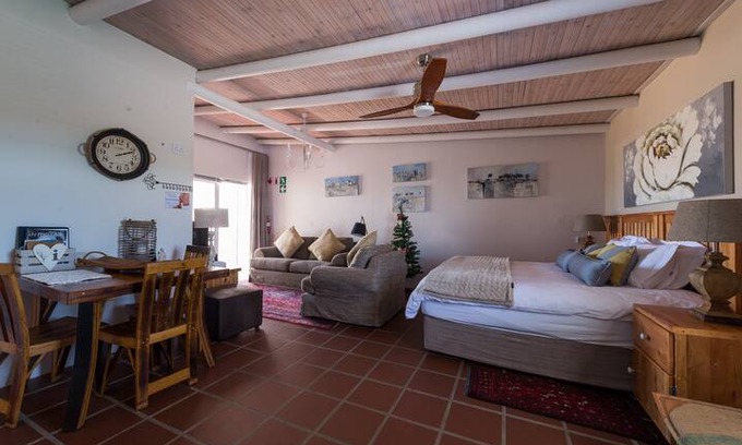 Jacobs Bay Apartment | Fijnbosch@Jacobsbaai Apartment 4 - Spider Lily