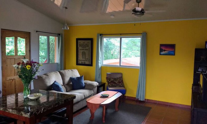 Alto Boquete Apartment | Casa de Sasha (Spacious 2nd floor apartment)