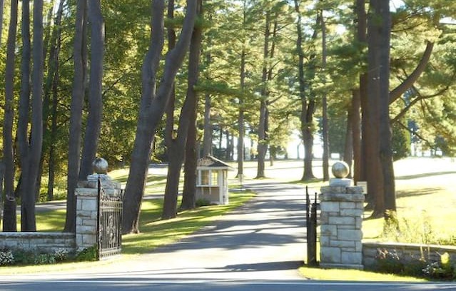 Lenox Dale Apartment | Fox Hollow Lakeside Condo, Minutes to Tanglewood