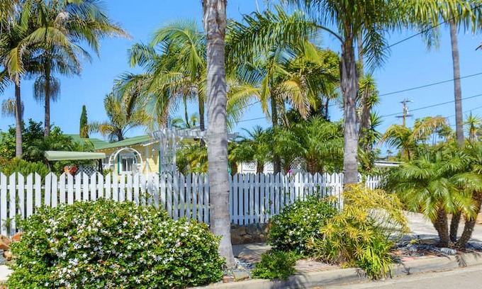 Encinitas House | Hemingway Hideaway beach cottage walk to the beach