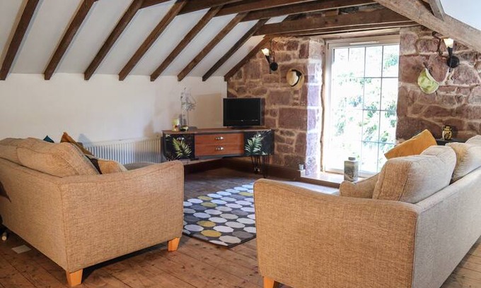 Largs Apartment | Unique Coach House Apartment