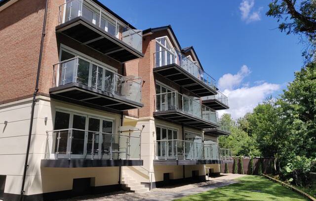 Canterbury Apartment | No1 Inspired House - Beautiful Riverside Apartment