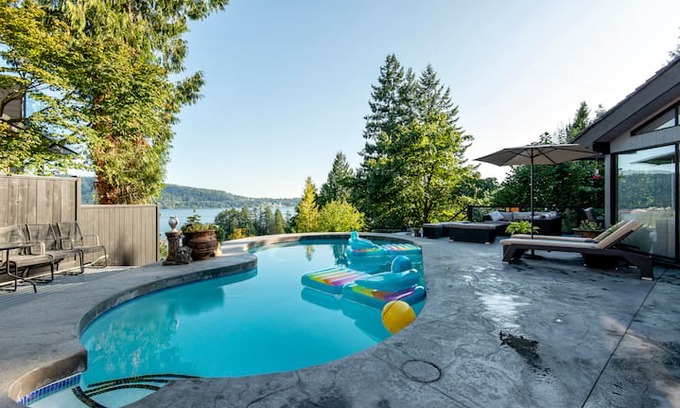Deep Cove House | Look Out Point Retreat