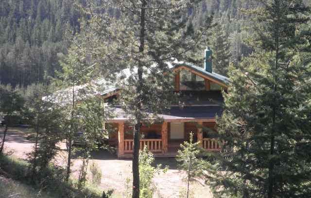 Bonners Ferry Cabin | Gus's Cabin - Gorgeous Mountain Views