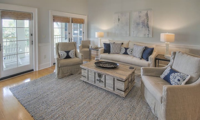 Beach District Apartment | Hannah's Hideout #22