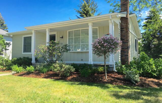Elk Rapids House | A sweet spot in the heart of town!