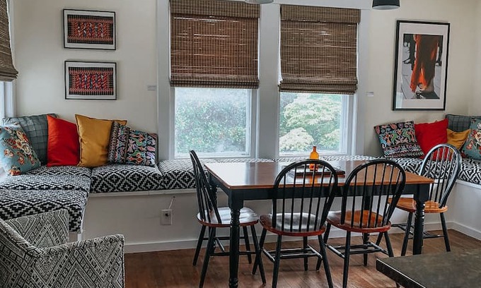 Berlin House | Berlin Boho Bungalow-"Honeysuckle Haven"