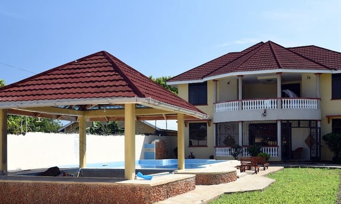 Ukunda Cabin | LAVENDER VILLA DIANI BEACH