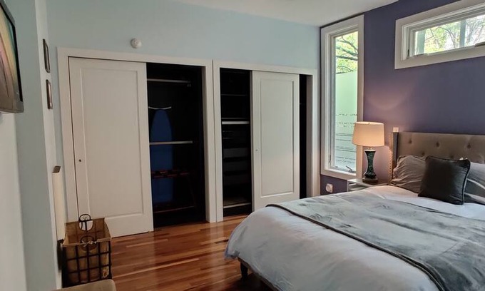 Downtown Jersey City Apartment | Spacious & Cozy Suite (Washer/Dryer On-Site)