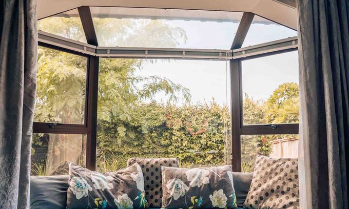 Northcote Apartment | Pointairbnb in Northcote Point. City close.