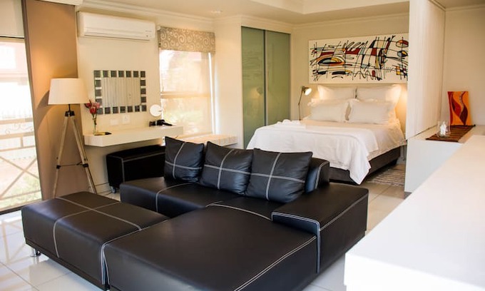 Constantia Kloof Apartment | “Artist’s Studio @Just-A-Breeze” Constantia Kloof