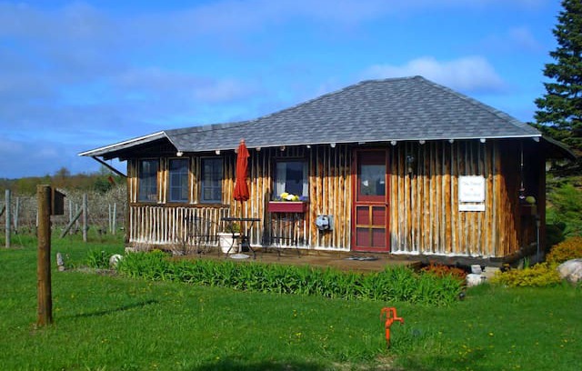 Suttons Bay Cabin | The Cottage at Silver Leaf Vineyard
