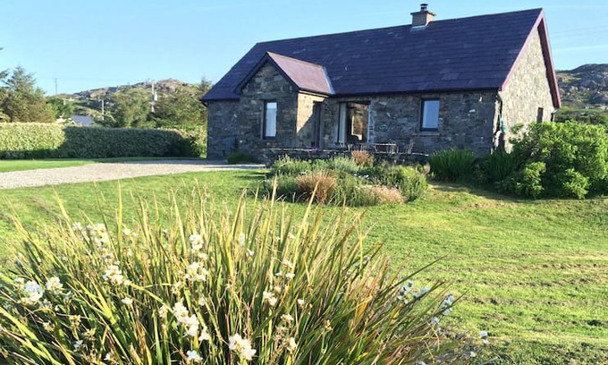 Clifden Cabin | Seaside Cottage Retreat in Errislannan, Clifden