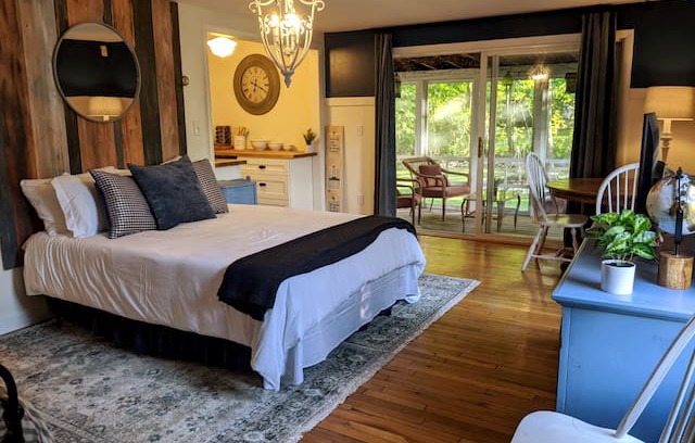 Springvale House | Springvale Private Guest Suite with Screen Porch