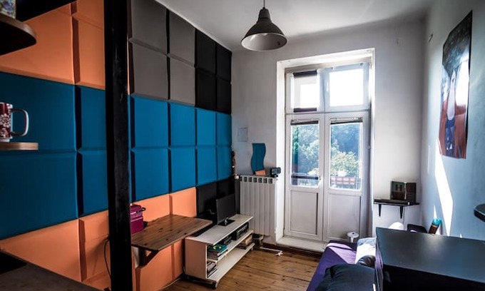 Srodmiescie Apartment | Cheap funky studio - central Warsaw