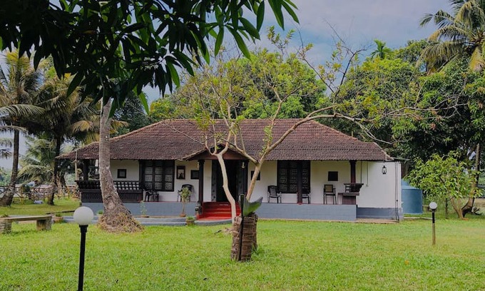 Champakulam Bed & Breakfast | Arogya lake Resort Alleppey Kerala india