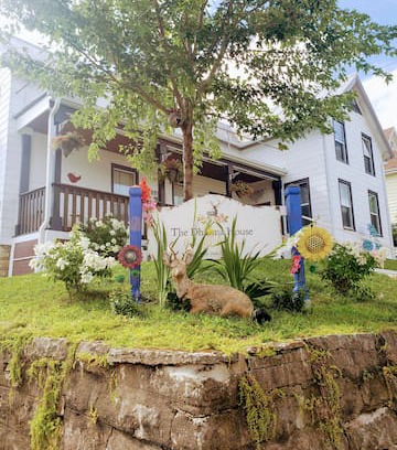 Lansing House | Dharma House -Sadie Suite with on-site Day Spa