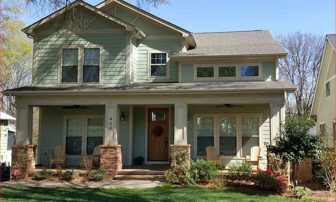 Biddleville House | 4 Bedroom Home Over Looking Uptown