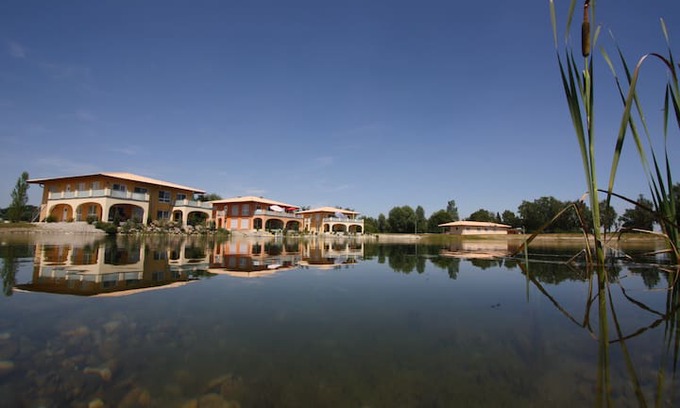 Leipheim Apartment | Schwarzfelder Hof (Leipheim), Ferienwohnung im mediterranen Stil am Sonnensee