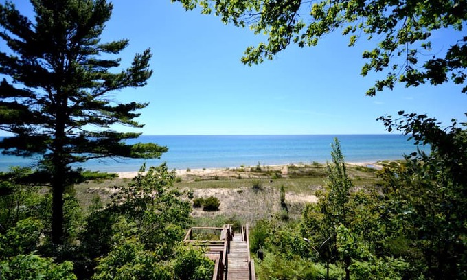 New Era House | Whiskey Creek Cottage is just steps down to the private beach frontage!